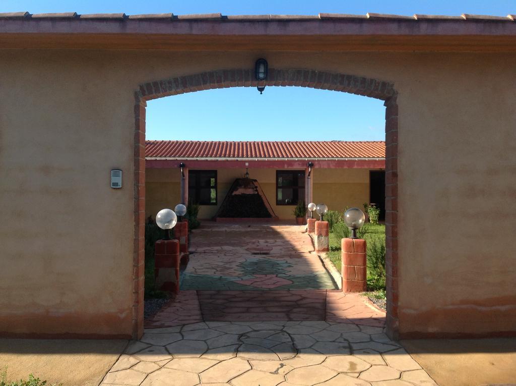 Agriturismo Sogno Latino إيغليزياس المظهر الخارجي الصورة